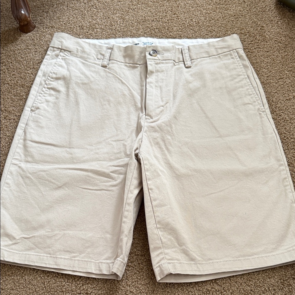 Old Navy Men's Cream Flat Front Shorts